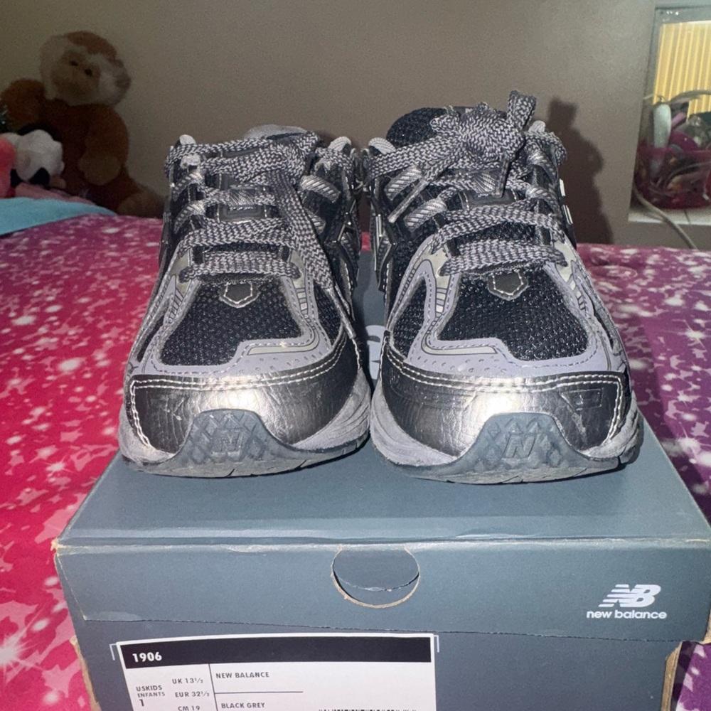 New Balance Black and Gray Sneakers with Chunky Silhouette